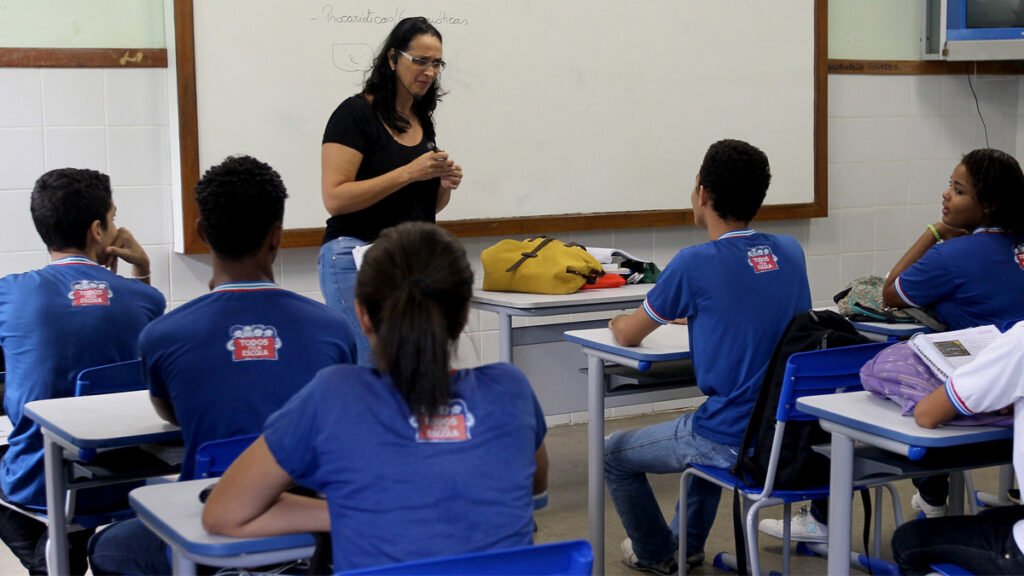 Professores da rede estadual de ensino entram em férias coletivas