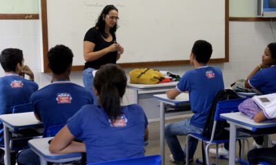 Professores da rede estadual de ensino entram em férias coletivas