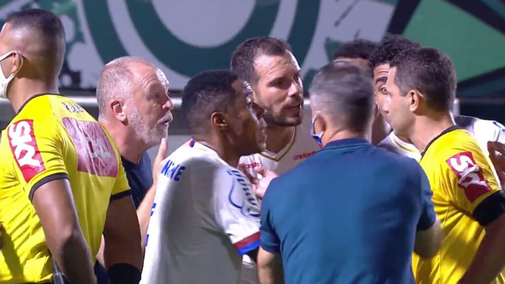 Bahia empata com Goiás. Reclamação com a arbitragem