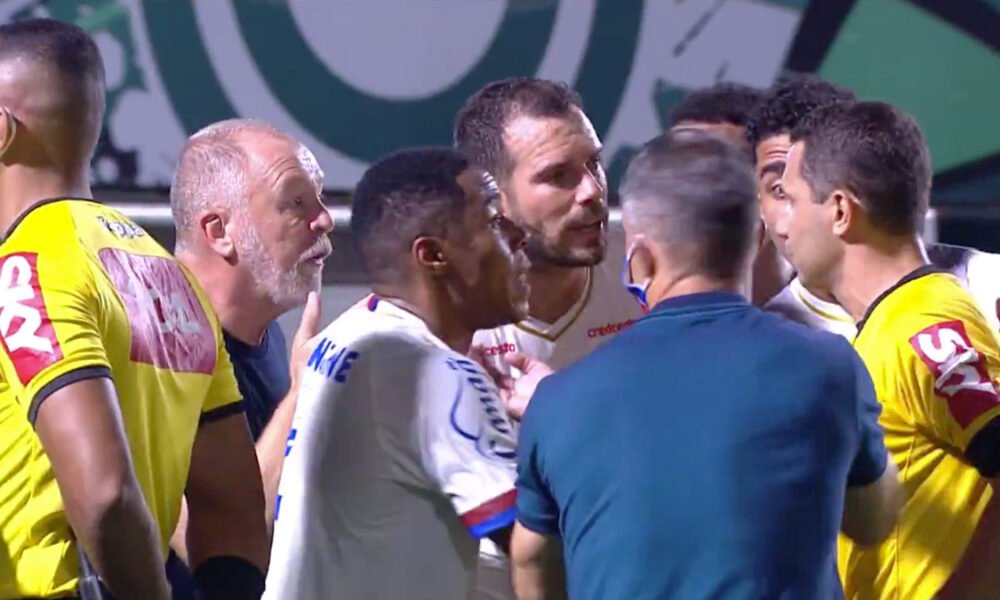 Bahia empata com Goiás. Reclamação com a arbitragem