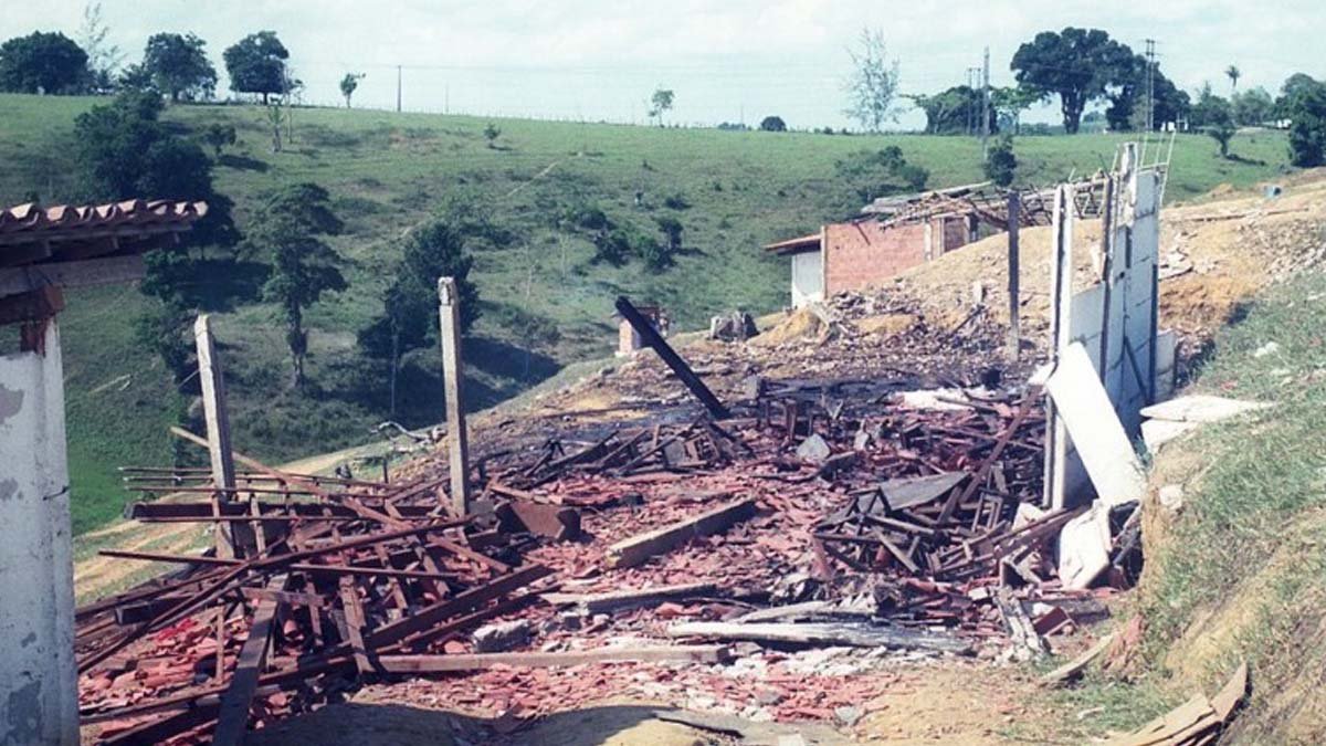 Explosão na fábrica de fogos em Santo Antônio de Jesus, em 1998