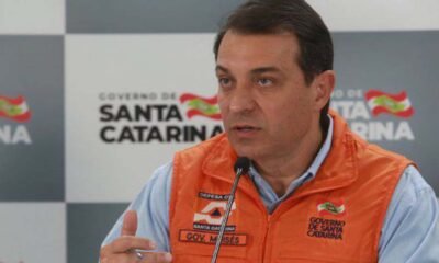 Governador de Santa Catarina é afastado do cargo