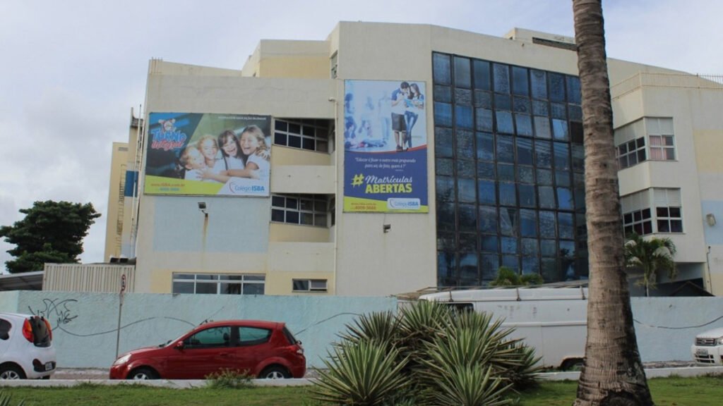 Isba encerra atividades do colégio