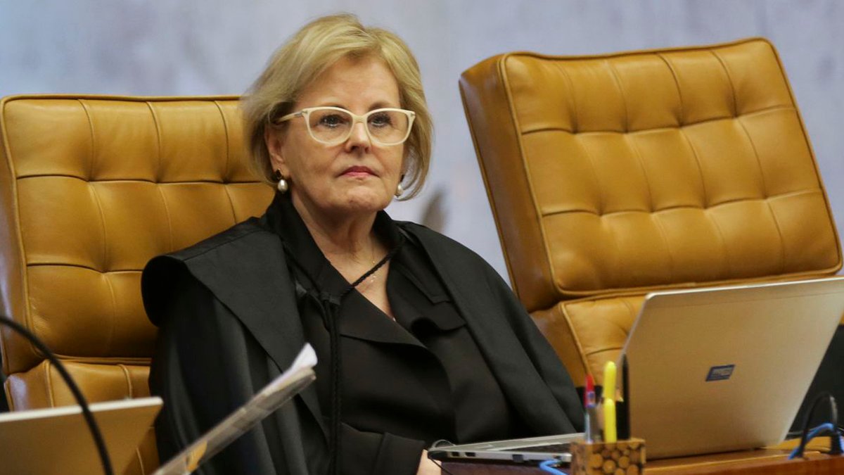 A ministra Rosa Weber, do Supremo Tribunal Federal (STF), abriu na segunda-feira (25) o prazo de 10 dias para que o presidente Jair Bolsonaro (PL) se manifeste sobre o perdão concedido ao deputado Daniel Silveira, que foi condenado na semana passada a prisão pela Corte.