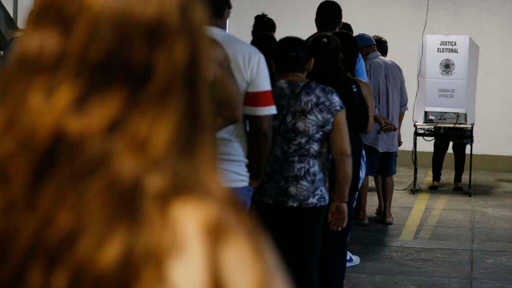 A partir de hoje (27) e até 48 horas depois do primeiro turno de votação, no próximo domingo (2), eleitores não poderão ser preso por qualquer autoridade, a não ser que seja pego em flagrante delito ou condenado por crime inafiançável.
