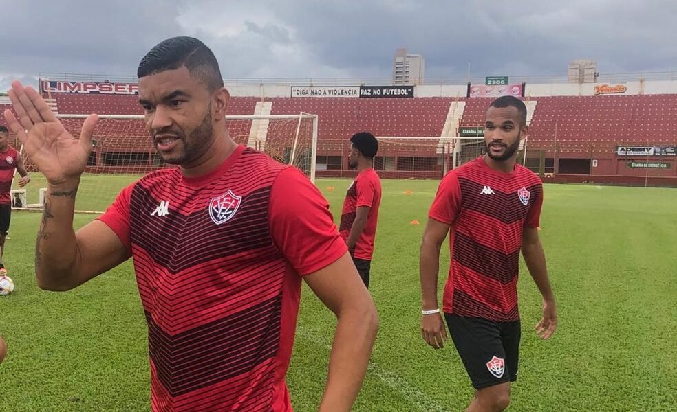 Vitória treina em Ribeirão Preto para enfrentar o Botafogo-SP