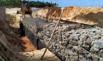 O superintendente na Bahia do Instituto Brasileiro do Meio Ambiente e dos Recursos Naturais Renováveis (Ibama), Rodrigo Santos Alves, cancelou atos de sua própria equipe técnica no estado para liberar obras de um resort de luxo, erguidas sobre a areia da Praia do Forte