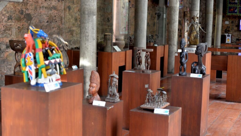 Um dos espaços mais importantes voltados para a cultura negra da cidade, a Casa do Benin foi reaberta para visitação após cerca de oito meses fechada por conta da pandemia do novo coronavírus.