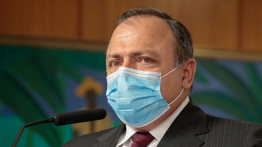 Ministro Pazuello recebe alta hospitalar