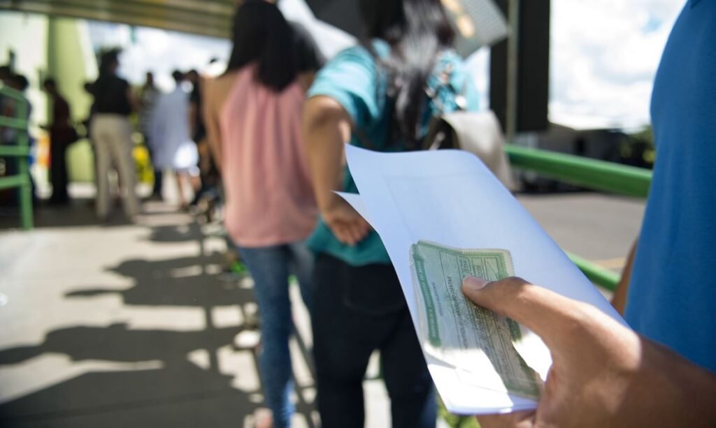A votação das eleições municipais deste ano teve início às 7h deste domingo (15), em todo o País. Os impactos da pandemia do novo coronavírus projetam um cenário de incertezas e impõe novos desafios aos gestores públicos.