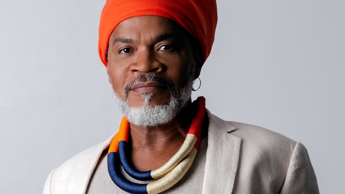 realizará uma edição especial de aula show gratuita comandada por Carlinhos Brown, na Concha Acústica do TCA, no dia 12 de março, às 17h.