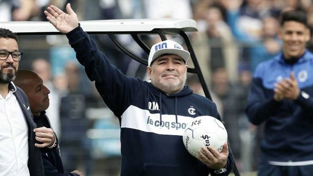 Um dos maiores nomes do futebol mundial, o argentino Diego Armando Maradona morreu, aos 60 anos, nesta quarta-feira (25), em Buenos Aires.