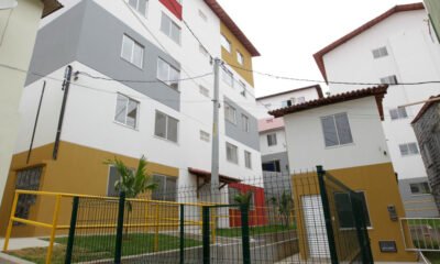 Mais de 50 famílias concretizaram o sonho da casa própria ao receber as chaves dos apartamentos no conjunto habitacional Paraíso Azul II, no bairro do Costa Azul, em Salvador.