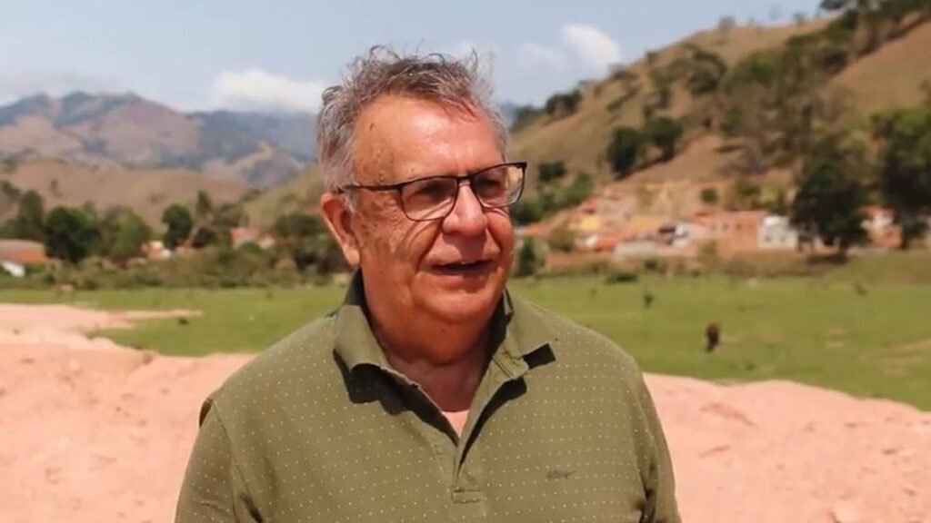 Na noite deste sábado (14), véspera das eleições municipais em todo o país, o atual prefeito de Passa Quatro, no sul de Minas Gerais, Antônio Claret Mota Esteves (PV), morreu aos 62 anos.