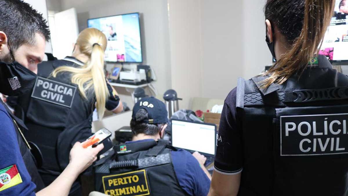 As polícias Civil de São Paulo e Federal fazem hoje (25) uma operação contra suspeitos de compartilhar imagens de abuso sexual de crianças e adolescentes.