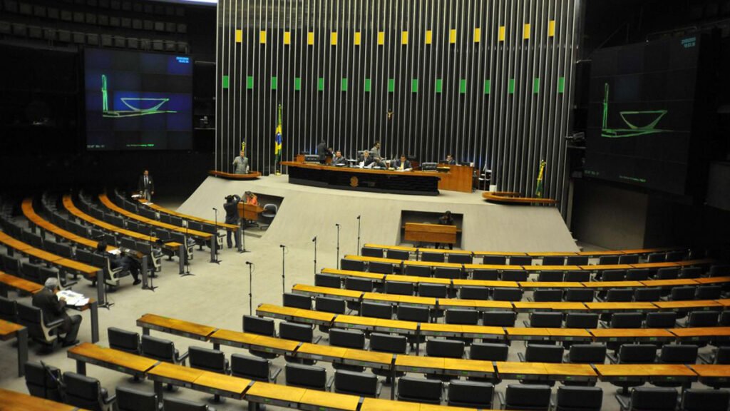 Câmara dos Deputados derruba veto do presidente sobre a desoneração da folha