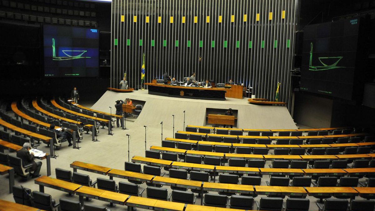 Câmara dos Deputados derruba veto do presidente sobre a desoneração da folha