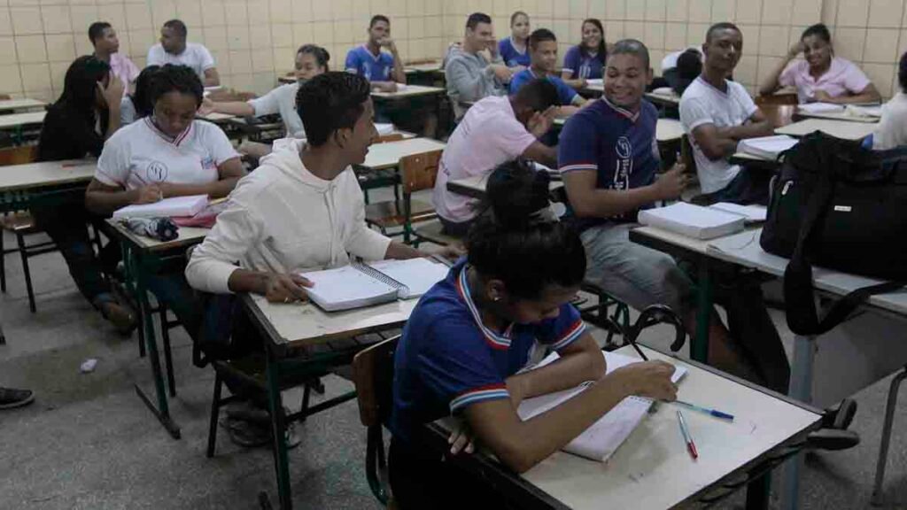 O presidente Jair Bolsonaro sancionou, com cinco vetos, o projeto que atualiza a legislação do Fundo de Universalização dos Serviços de Telecomunicações