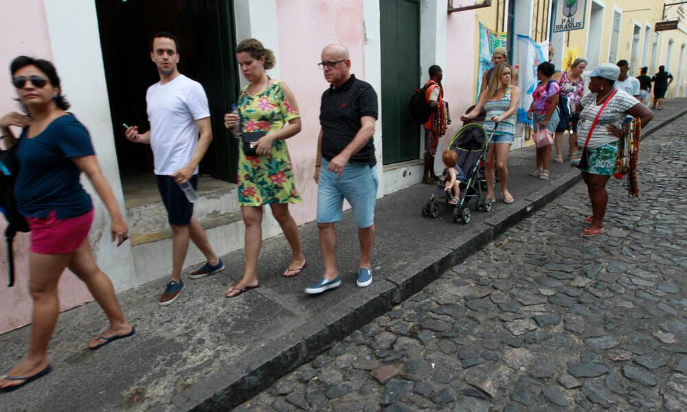 O governador Rui Costa comentou nesta segunda-feira (7), o aumento do número de óbitos e classificou que a Bahia está vivendo uma segunda onda da Covid-19