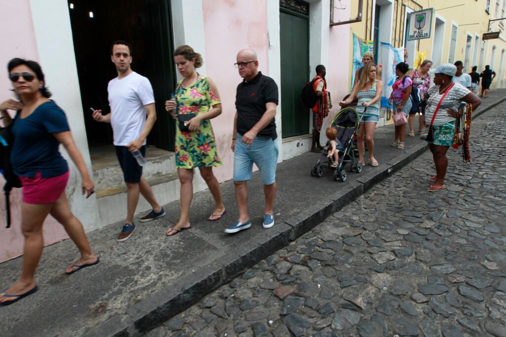 O governador Rui Costa comentou nesta segunda-feira (7), o aumento do número de óbitos e classificou que a Bahia está vivendo uma segunda onda da Covid-19