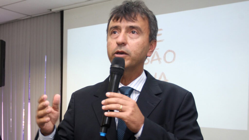 A Associação Comercial da Bahia (ACB) promove uma mesa redonda com o tema “A Comunicação do Estado na Crise da Pandemia”, nesta terça-feira (15)