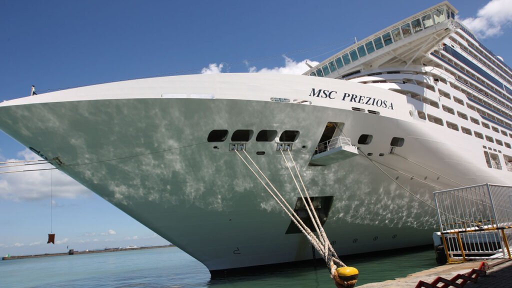 Maior empresa de cruzeiros marítimos operando no país, a MSC anunciou, hoje (23), o cancelamento das viagens programadas para janeiro e março