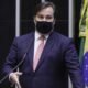 O presidente da Câmara, Rodrigo Maia (DEM-RJ), disse nesta sexta-feira (18) que o presidente Jair Bolsonaro mentiu e que o governo federal é responsável