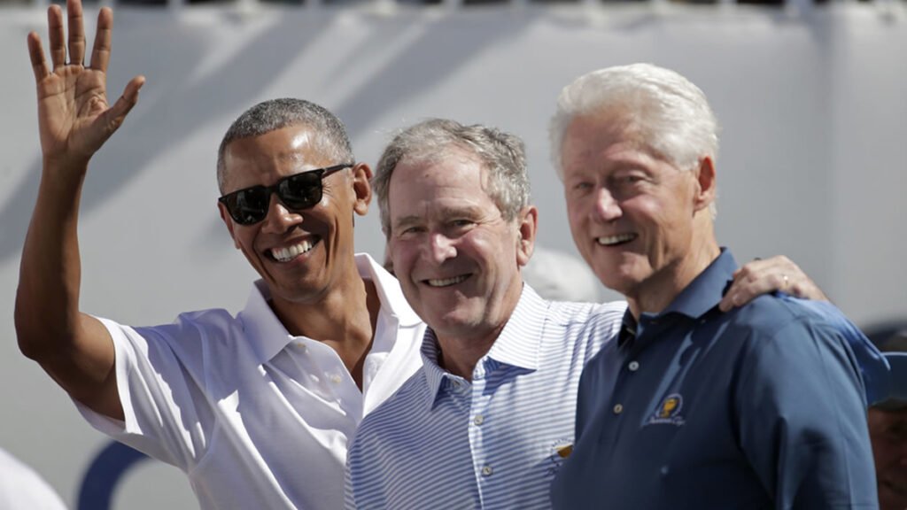 Barack Obama, George W. Bush e Bill Clinton, ex-presidentes dos Estados Unidos, se ofereceram para tomar a vacina contra a Covid-19 diante das câmeras