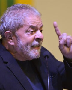 O presidente da República, Jair Bolsonaro (sem partido), ironizou nesta segunda-feira (28) a tortura sofrida pela ex-presidente da República Dilma Rousseff