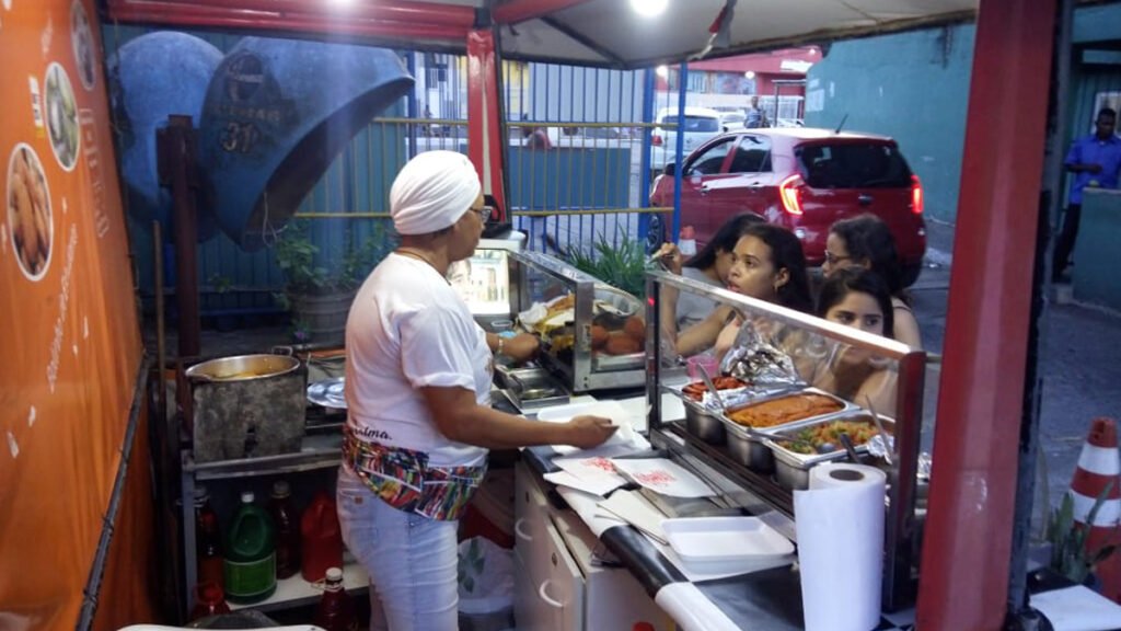 Como forma de prestigiar e divulgar o trabalho das responsáveis por nos deliciar com o quitute mais famoso da Bahia, foi instituído o “Prêmio Tabuleiro da Baiana”