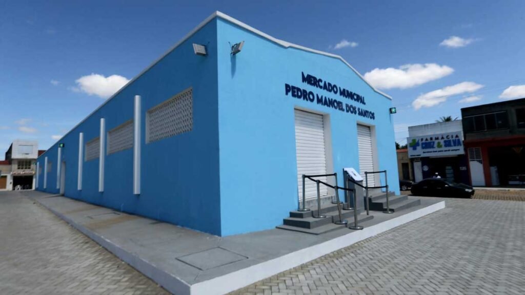 Após visitar Novo Triunfo, onde inaugurou uma unidade escolar, o governador Rui Costa desembarcou em Sítio do Quinto, no início da tarde desta quinta