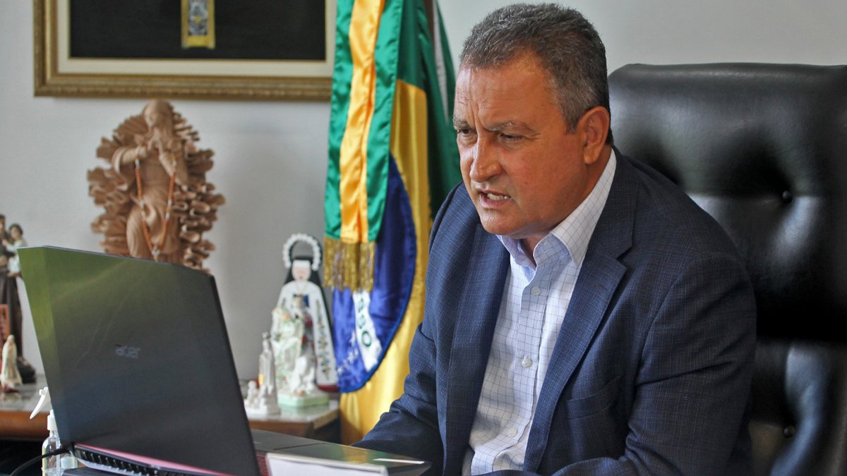 O governador Rui Costa criticou a demora do governo federal para iniciar a vacinação contra o coronavírus e apontou a atuação política da Anvisa