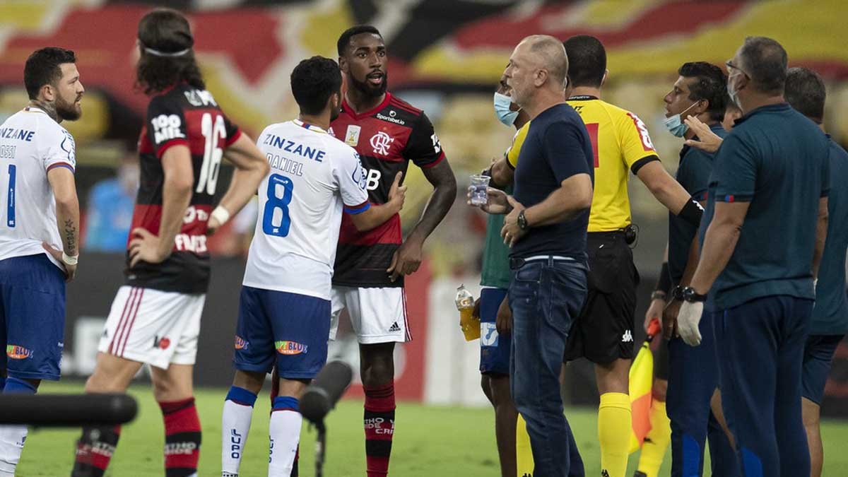 O Bahia perdeu mais uma partida no Campeonato Brasileiro da Série A, na noite deste domingo (20). Desta vez para o Flamengo, no Maracanã, por 4 a 3