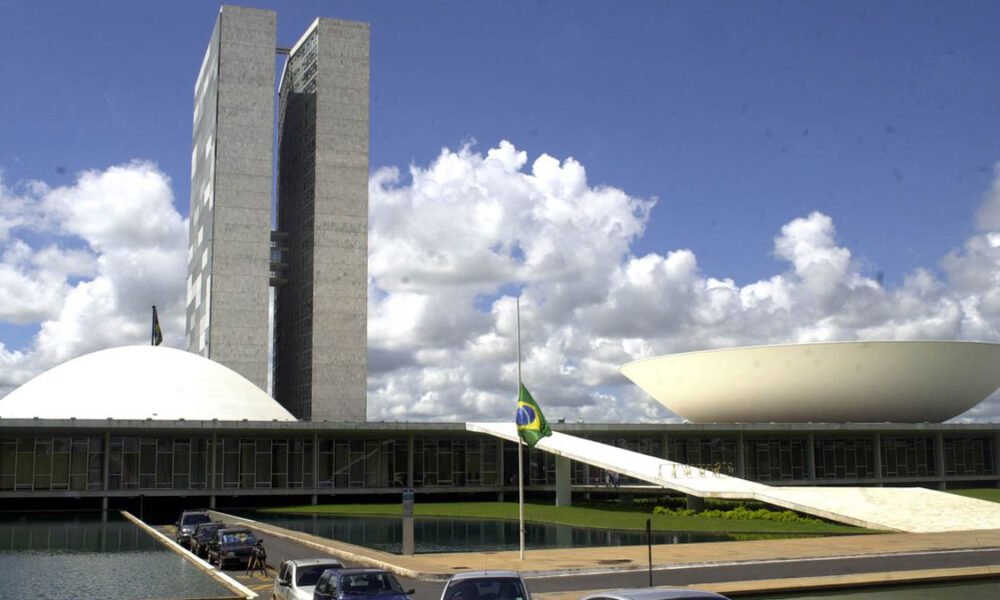 O Congresso Nacional aprovou nesta quarta-feira (26) o Projeto de Lei do Congresso Nacional (PLN 2/23) que autoriza o reajuste dos servidores