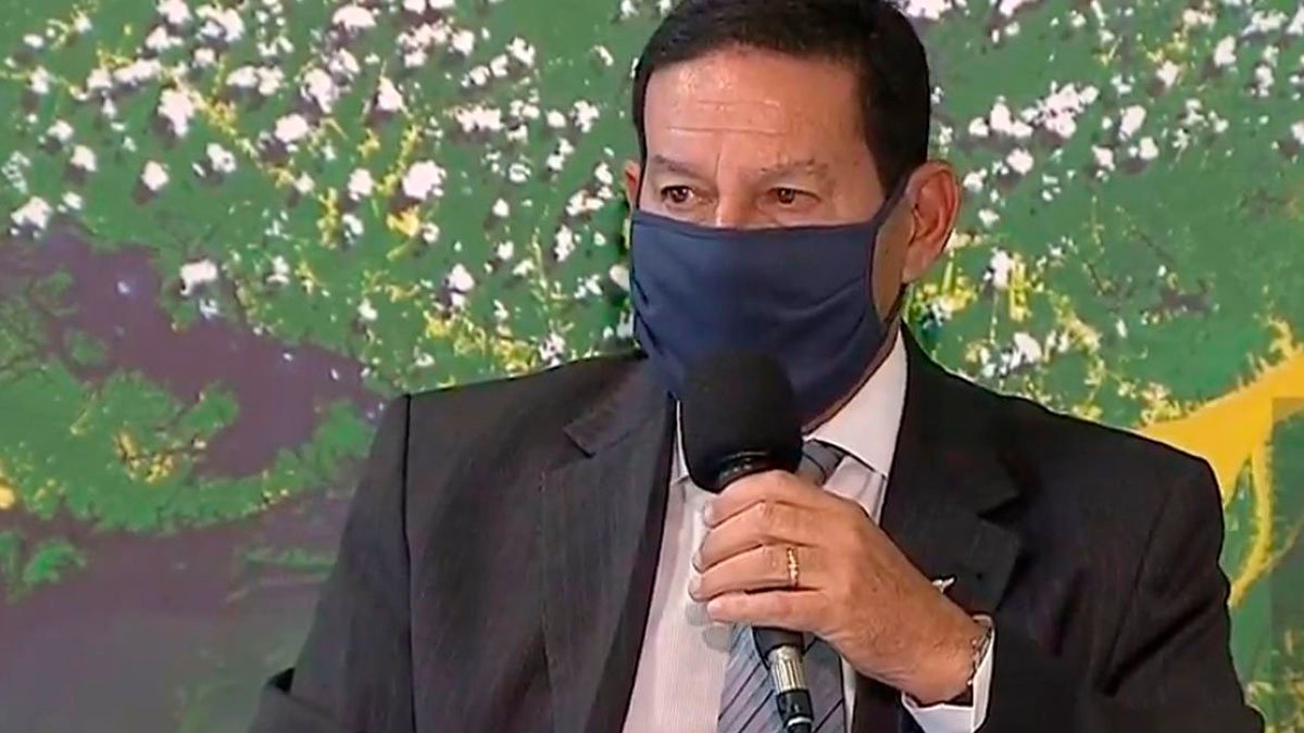 O vice-presidente Hamilton Mourão (PRTB) recebeu hoje o diagnóstico positivo para a covid-19. Em nota, a assessoria afirma que o resultado foi confirmado à tarde,