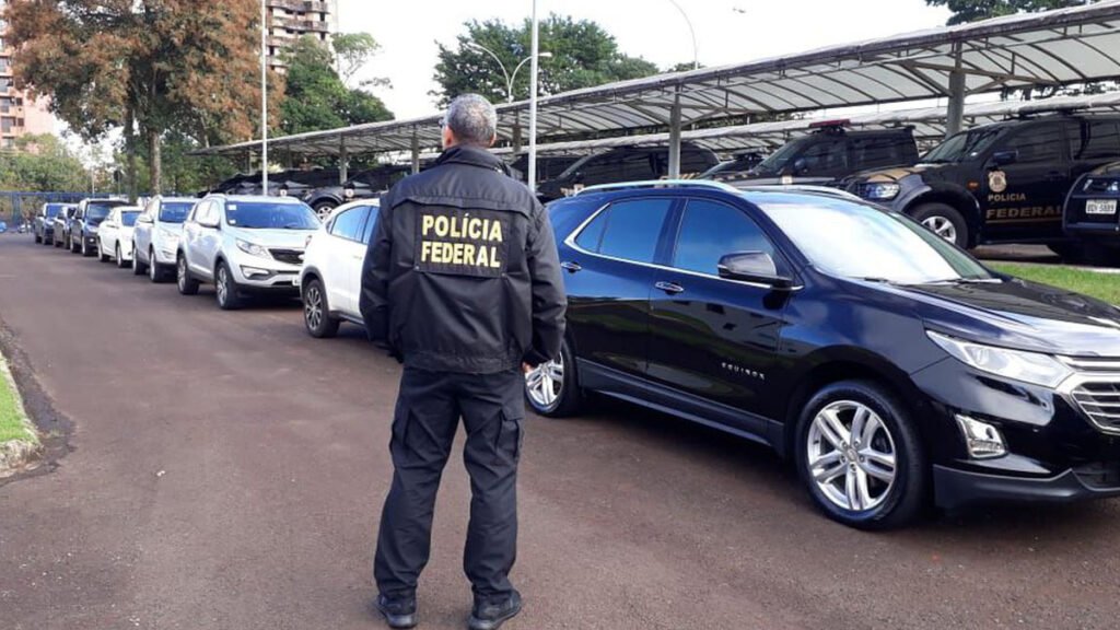 Nesta quarta-feira (10), a Polícia Federal deflagrou a Operação Segunda Parcela para reprimir fraudes ao auxílio emergencial. Foi a maior ação realizada