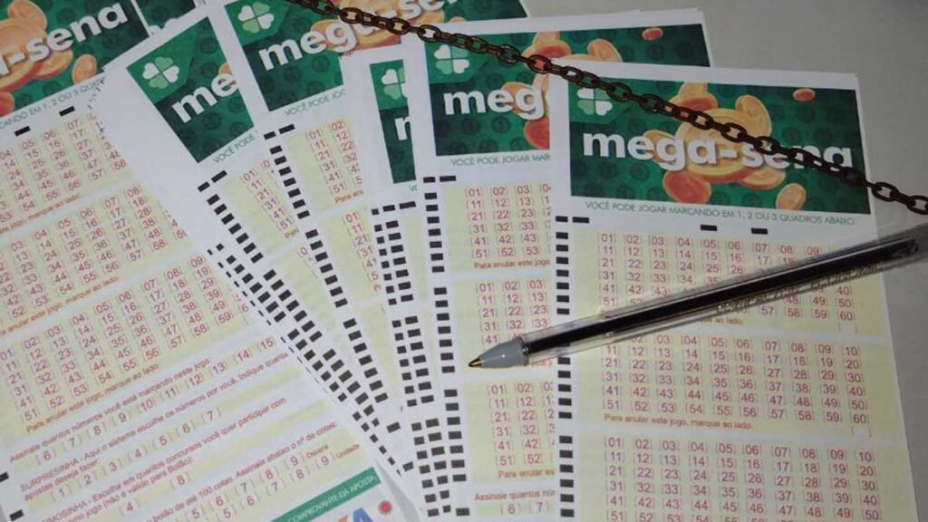 Um apostador de São Paulo e outro de Campina Grande, na Paraíba, acertaram as seis dezenas do concurso 2.329 da Mega-Sena, sorteadas
