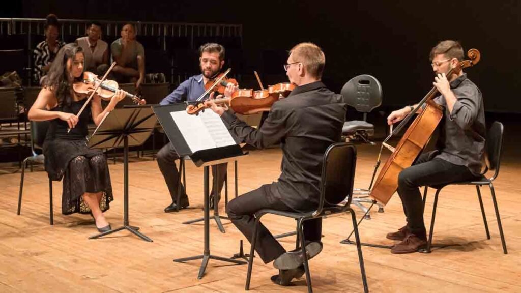 Neste mês de dezembro, a Orquestra Sinfônica da Bahia (Osba), assim como muitos corpos sinfônicos pelo mundo, celebra os 250 anos de Beethoven