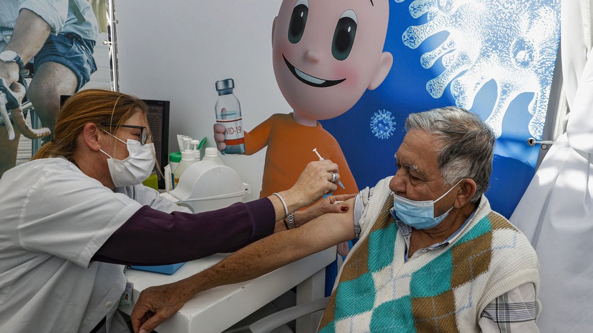 Israel registra queda de 60% nas hospitalizações de pessoas com mais de 60 anos, após a primeira dose da vacina Pfizer-BioNTech, que começou a ser