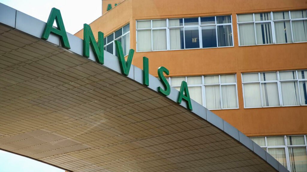 A Agência Nacional de Vigilância Sanitária (Anvisa) se reúne hoje para decidir os pedidos de autorização para uso emergencial de vacinas