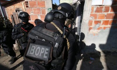 Ação conjunta das polícias Militar e Civil apreendeu duas submetralhadoras, uma pistola e munições, no bairro de Sete de Abril, em Salvador.