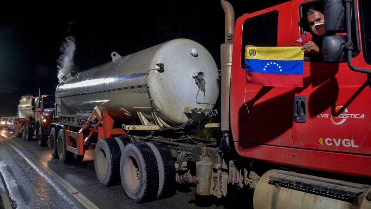 Cinco caminhões com oxigênio doado pela Venezuela chegaram na noite desta terça (19) a Manaus (AM), cidade que enfrenta o desabastecimento