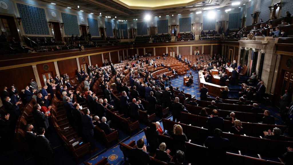  O Congresso dos Estados Unidos ratificou nesta quinta-feira (7), a vitória do democrata Joe Biden na eleição presidencial no ano passado.