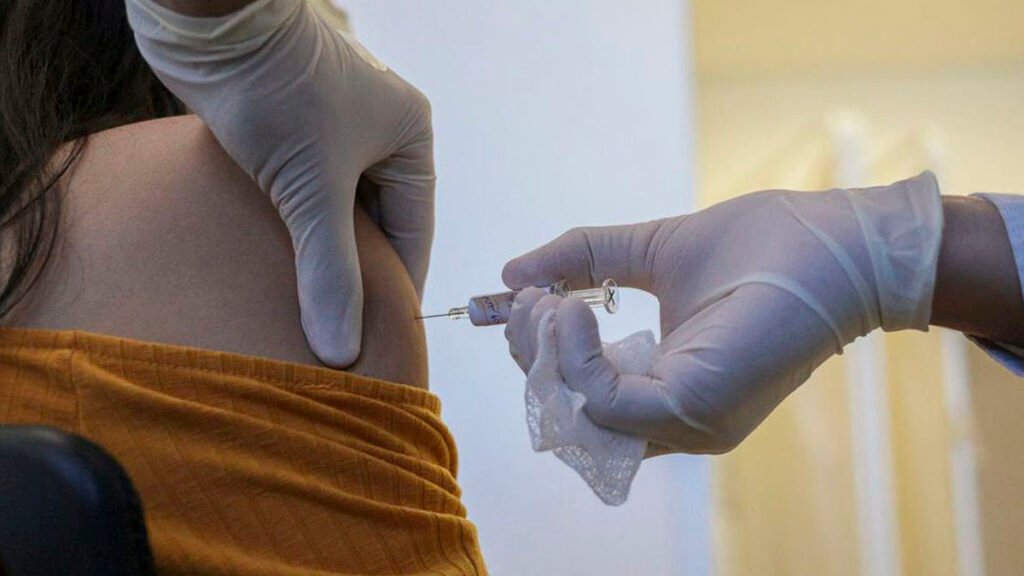 A Bahia vai receber mais 160 mil doses de imunizante contra Covid-19, desta vez a vacina será a de Oxford/AstraZeneca, que devem chegar nesta sexta-feira
