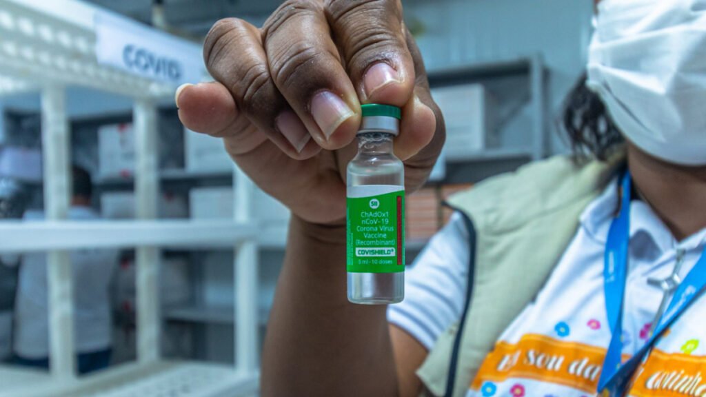 As 34.840 doses da vacina contra o novo coronavírus destinadas a Salvador, produzidas pela Oxford/AstraZeneca, já estão na capital baiana.