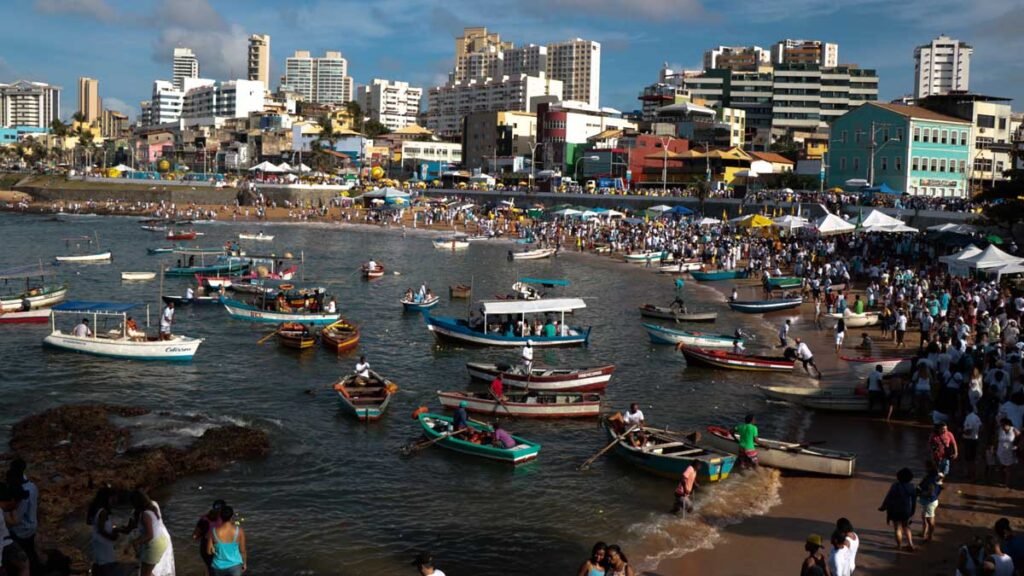 A pandemia do novo coronavírus mudou a dinâmica das últimas manifestações populares em Salvador. E para a Festa de Iemanjá, celebrada no próximo