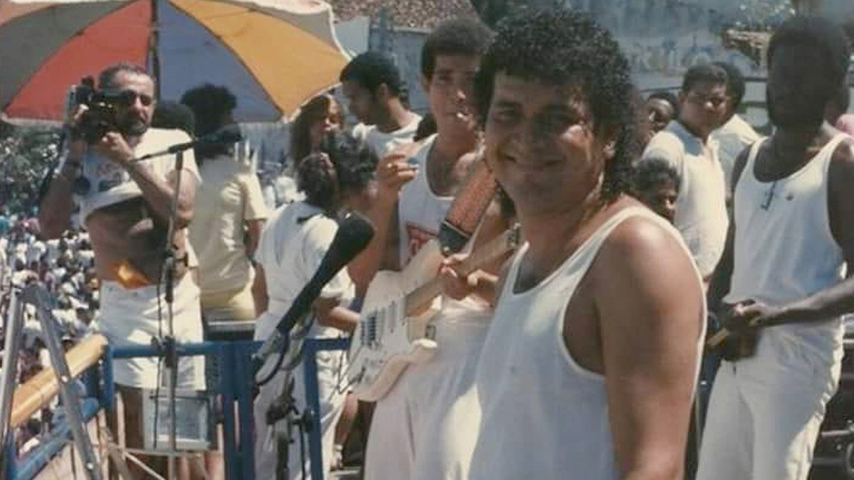 Morreu nesta segunda-feira (11) o músico, cantor e produtor Ademar Andrade, conhecido por comandar a banda Furta Cor e revolucionar a axé music,