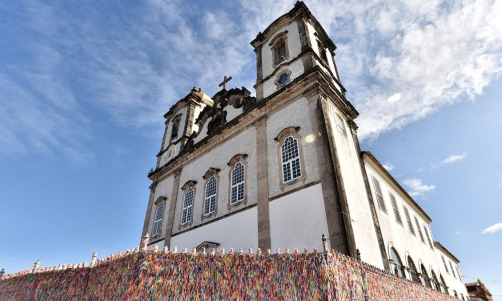 Nesta quinta-feira (14), dia em que ocorreria a tradicional Lavagem do Bonfim, considerada uma das maiores manifestações religiosas do país, os festejos