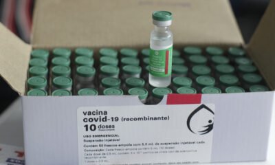 Um novo lote de vacinas contra a Covid-19 chegou à Bahia às 10h40 deste domingo (24). Desta vez, 119.500 doses do imunizante desenvolvido pela