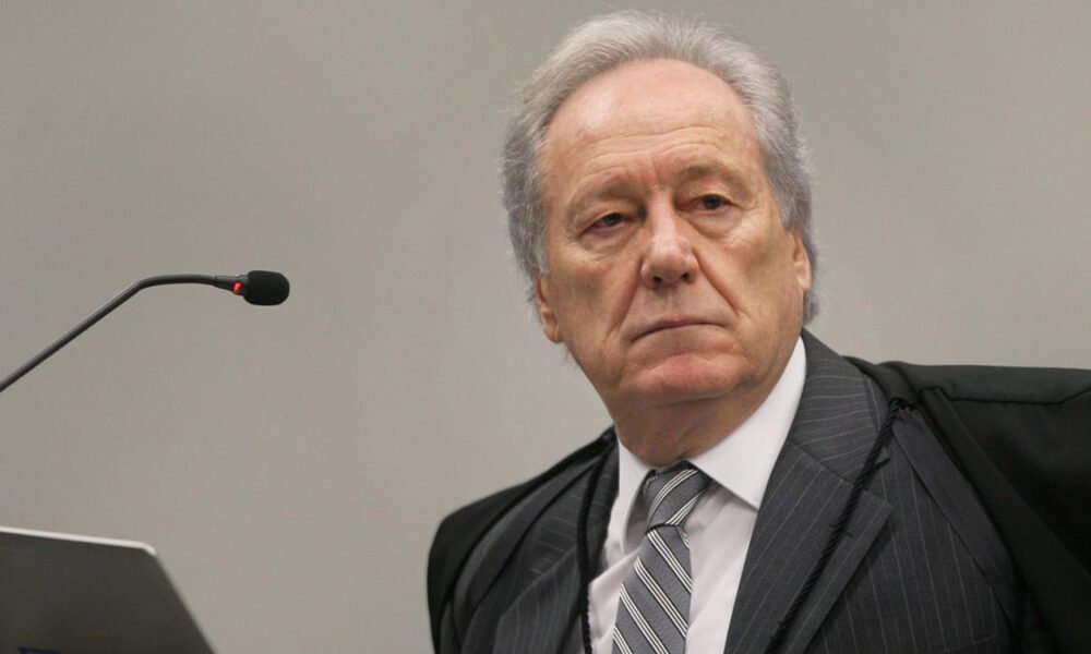 O ministro Ricardo Lewandowski, do Supremo Tribunal Federal (STF), manteve condenação do ex-governador do Rio de Janeiro Anthony Garotinho, pelo Tribunal Regional Eleitoral do Rio de Janeiro (TRE-RJ), por compra de votos nas eleições de 2016 em Campos dos Goytacazes (RJ). 